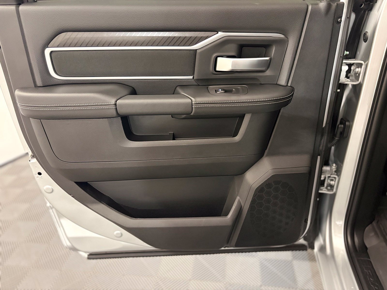New 2027 RAM 3500 Big Horn AWD/4WD image 18