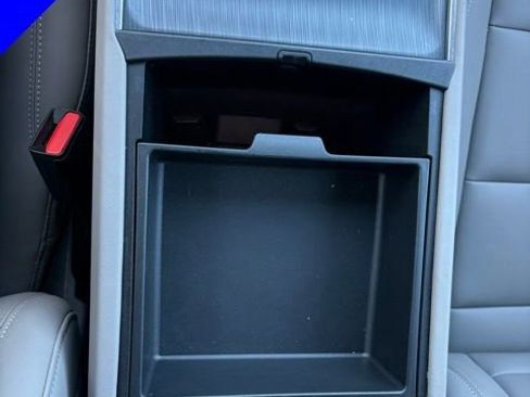 Used 2026 GMC Acadia Elevation w/ Elevation Premium Package FWD image 21