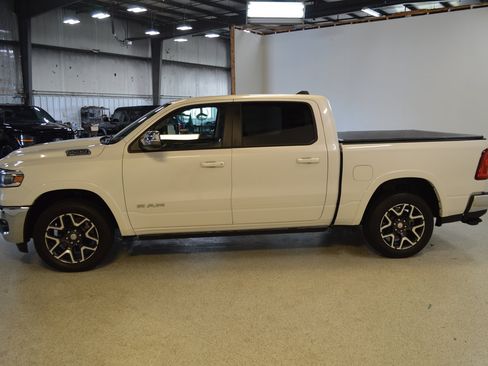 Used 2025 RAM 1500 Laramie AWD/4WD image 6