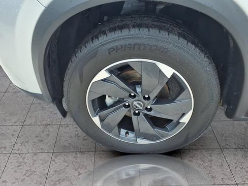 Used 2024 Nissan Rogue SV AWD/4WD image 6