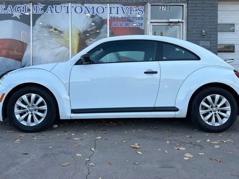 Used 2018 Volkswagen Beetle 2.0T Coast FWD image 6