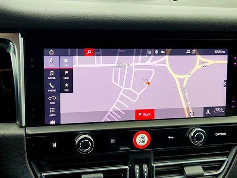 Used 2022 Porsche Macan w/ Premium Package Plus image 18