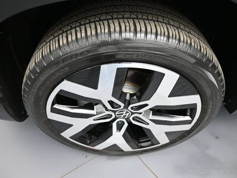 Used 2023 Volkswagen Taos SEL AWD/4WD image 14