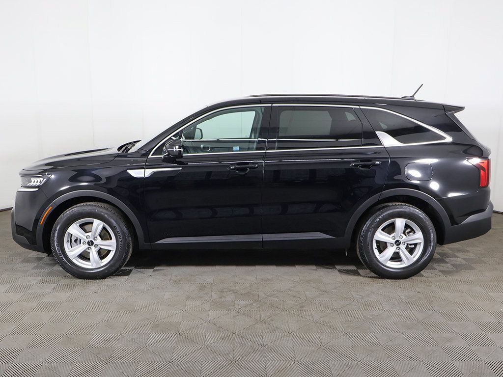 Used 2023 Kia Sorento LX FWD image 17