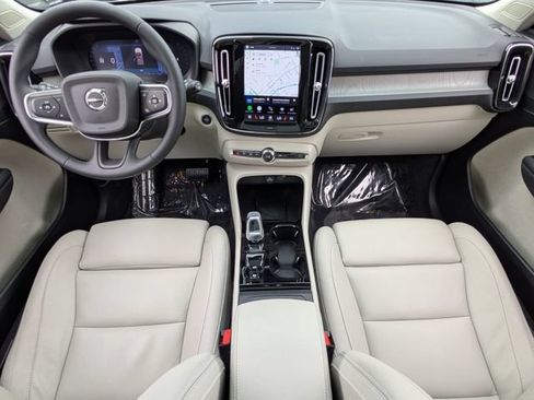 Used 2025 Volvo XC40 B5 Plus AWD/4WD image 27