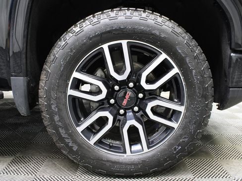 Used 2025 GMC Sierra 1500 AT4 w/ Technology Package AWD/4WD image 13