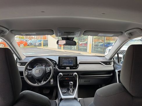 Used 2021 Toyota RAV4 LE image 23