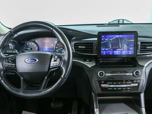 Used 2020 Ford Explorer XLT w/ Equipment Group 202A RWD image 17