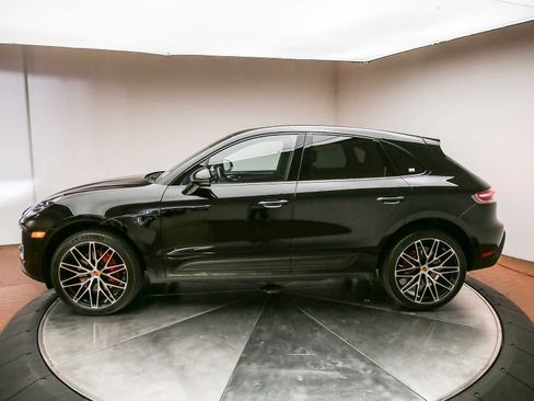 Certified 2022 Porsche Macan S AWD/4WD image 2