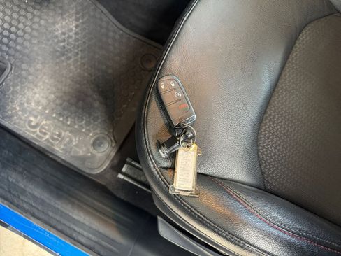 Used 2025 Jeep Compass Trailhawk image 22