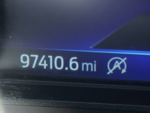 Used 2022 Ford Explorer XLT w/ Equipment Group 202A image 14