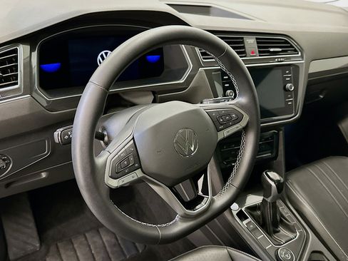 Used 2022 Volkswagen Tiguan SE image 18