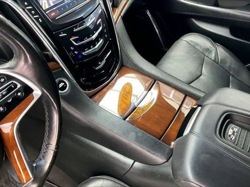 Used 2019 Cadillac Escalade ESV Luxury AWD/4WD image 15