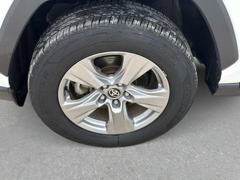 Used 2024 Toyota RAV4 XLE AWD/4WD image 11