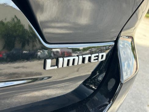 Certified 2025 Jeep Grand Cherokee Limited w/ Trailer Tow Package AWD/4WD image 34
