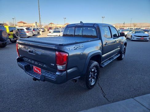 Used 2016 Toyota Tacoma TRD Off-Road image 5