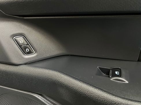 Used 2024 Ford Expedition XLT image 28