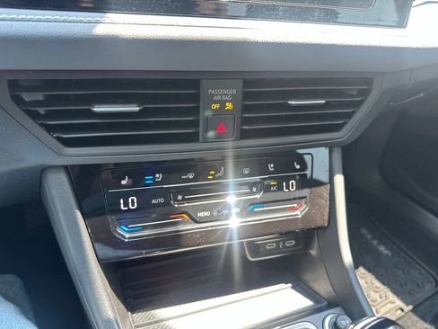 Used 2026 Volkswagen Jetta SEL FWD image 22