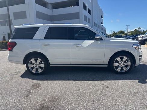 Used 2023 Ford Expedition Platinum RWD image 2