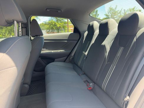 Used 2022 Hyundai Elantra SEL FWD image 15