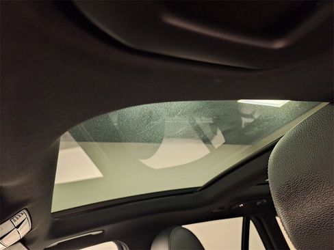 Used 2019 Mercedes-Benz GLC 350e 4MATIC image 11