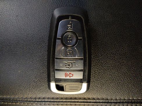 Used 2022 Ford Escape SE w/ SE Sport Appearance Package FWD image 32