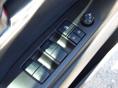 Used 2023 Toyota Camry SE FWD image 11