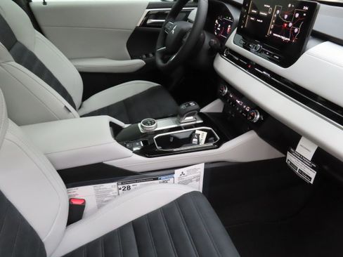 New 2026 Mitsubishi Outlander SE FWD image 24
