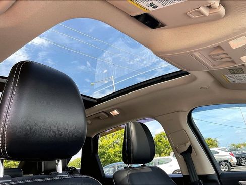 Used 2020 Ford Escape SEL AWD/4WD image 25