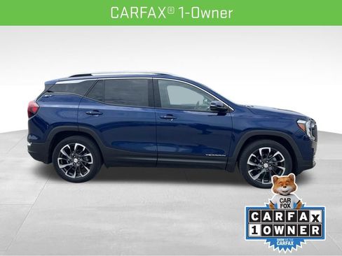Used 2022 GMC Terrain SLT w/ Infotainment Package II AWD/4WD image 3