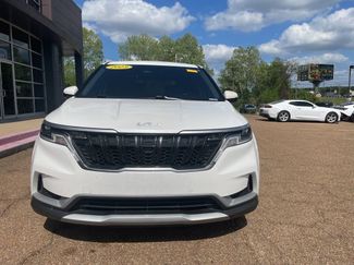 Used 2023 Kia Carnival LX video 1