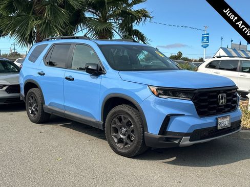 Used 2024 Honda Pilot TrailSport image 1