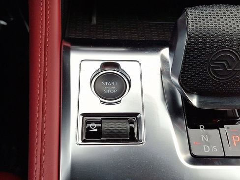 Used 2022 Jaguar F-PACE SVR image 26