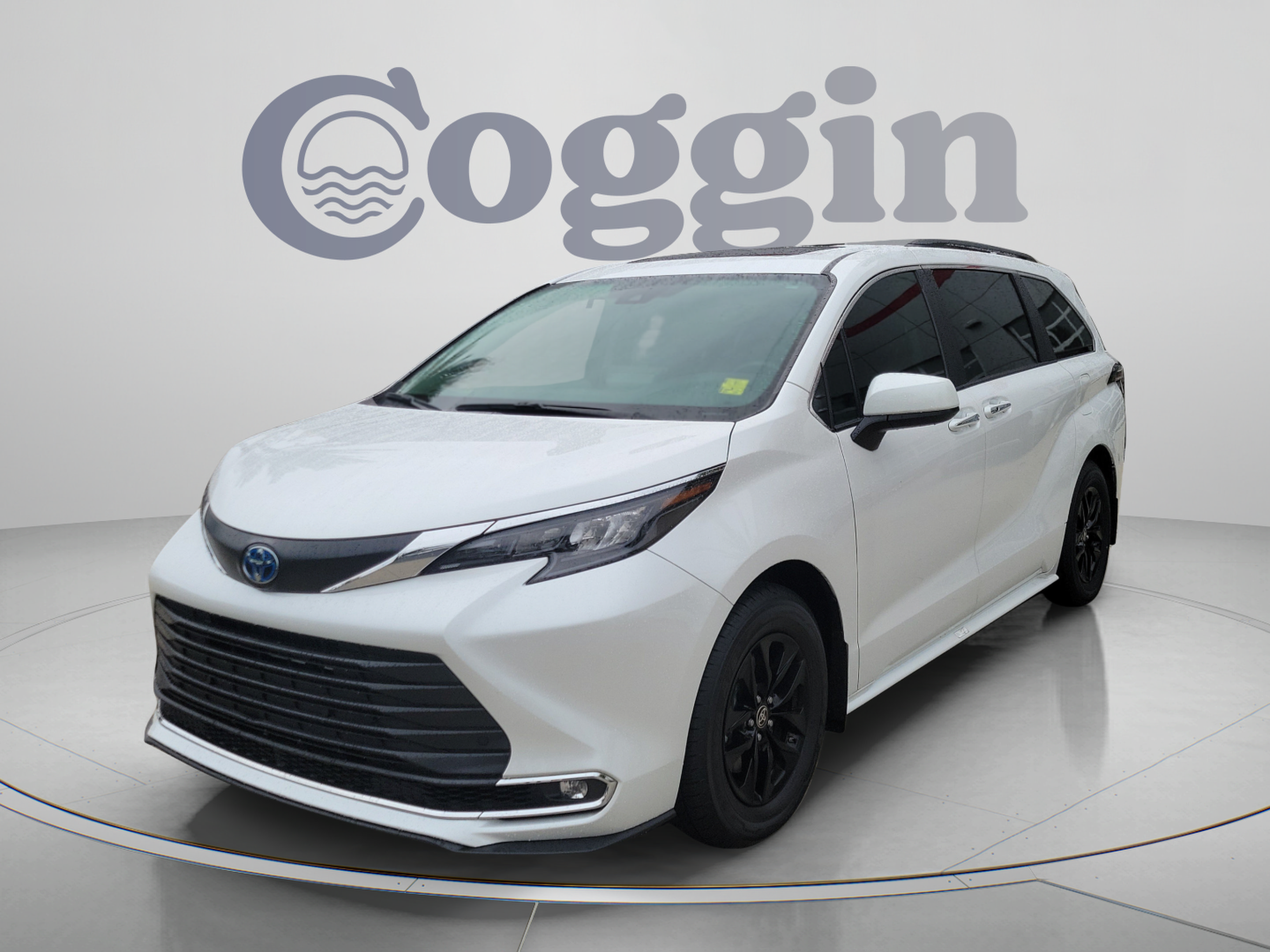 Certified 2024 Toyota Sienna XLE FWD image 1