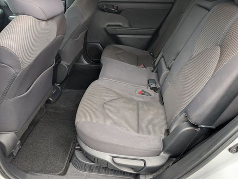 Used 2023 Toyota Highlander LE image 27