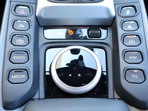 Used 2021 Aston Martin V8 Vantage Coupe image 25