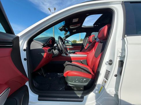 Used 2022 Genesis GV70 2.5T w/ Sport Prestige Package image 10