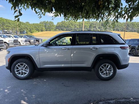 New 2025 Jeep Grand Cherokee Laredo X w/ Luxury Tech Group I image 7