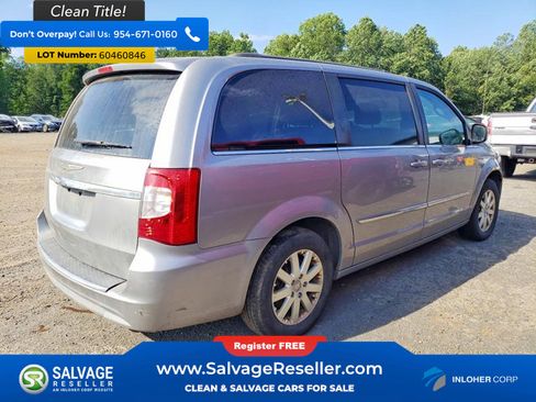 Used 2016 Chrysler Town & Country Touring FWD image 4