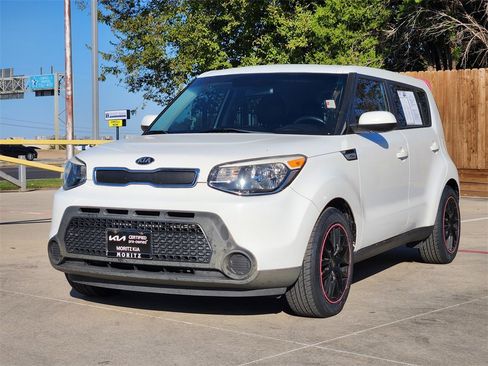 Used 2016 Kia Soul Base image 3