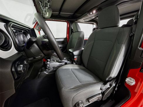 Used 2025 Jeep Wrangler Sport image 19