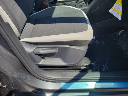 New 2026 Volkswagen Taos SE FWD image 7