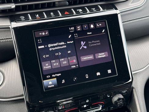 New 2025 Jeep Grand Cherokee Altitude image 20