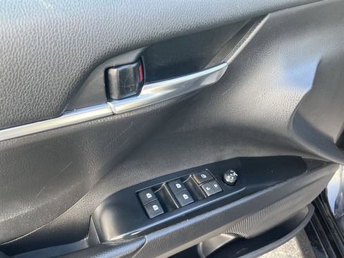 Used 2020 Toyota Camry LE image 10
