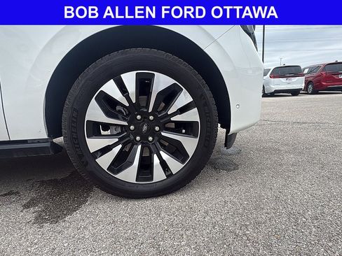 Used 2025 Ford Expedition Max Platinum w/ Driver's Package AWD/4WD image 9