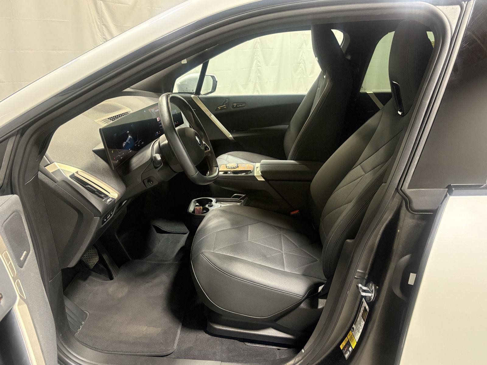Used 2023 BMW iX xDrive50 w/ Premium Package AWD/4WD image 2