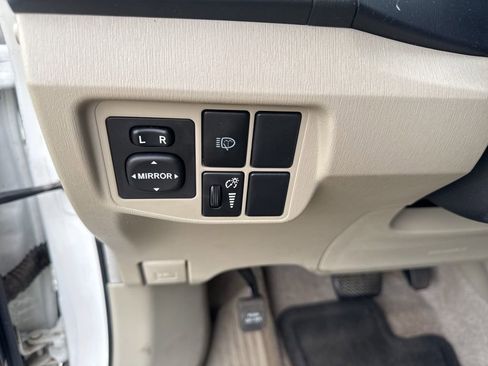 Used 2011 Toyota Prius Five image 8