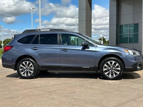 Used 2017 Subaru Outback 3.6R Limited AWD/4WD image 3