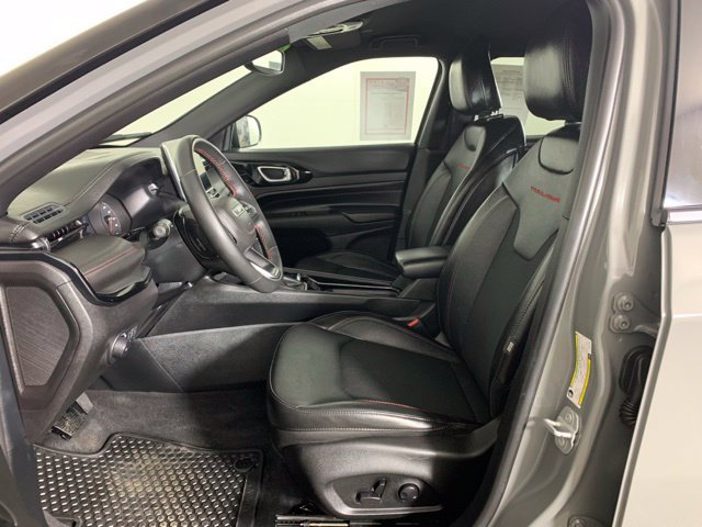 Used 2023 Jeep Compass Trailhawk w/ Trailhawk Convenience Group AWD/4WD image 18