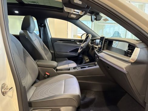 New 2026 Volkswagen Tiguan SE R-Line image 19